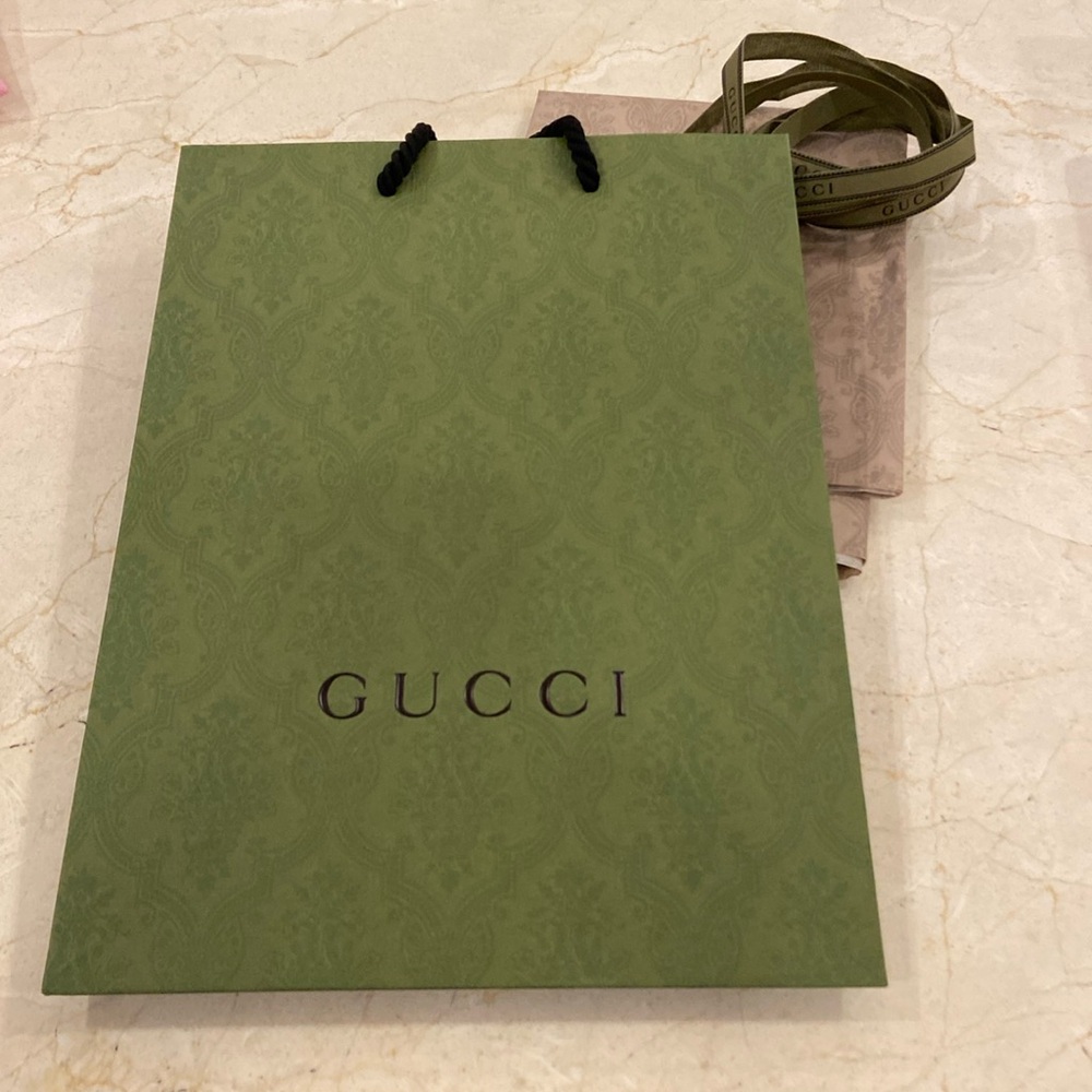 Gucci bag, tissue and ribbon, never used